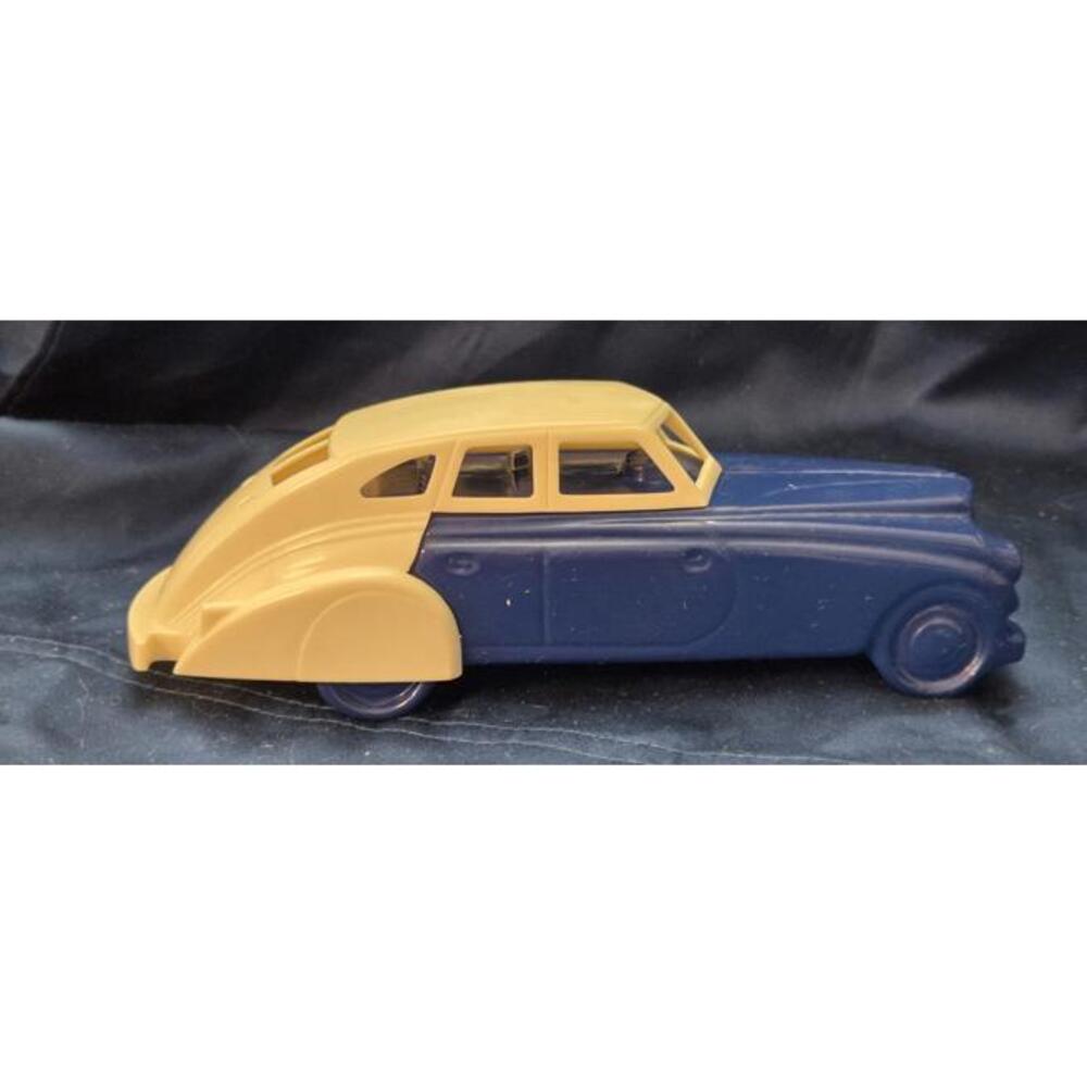 Avon David Winter Miniature After Shine Car Figurine 5 FL OZ